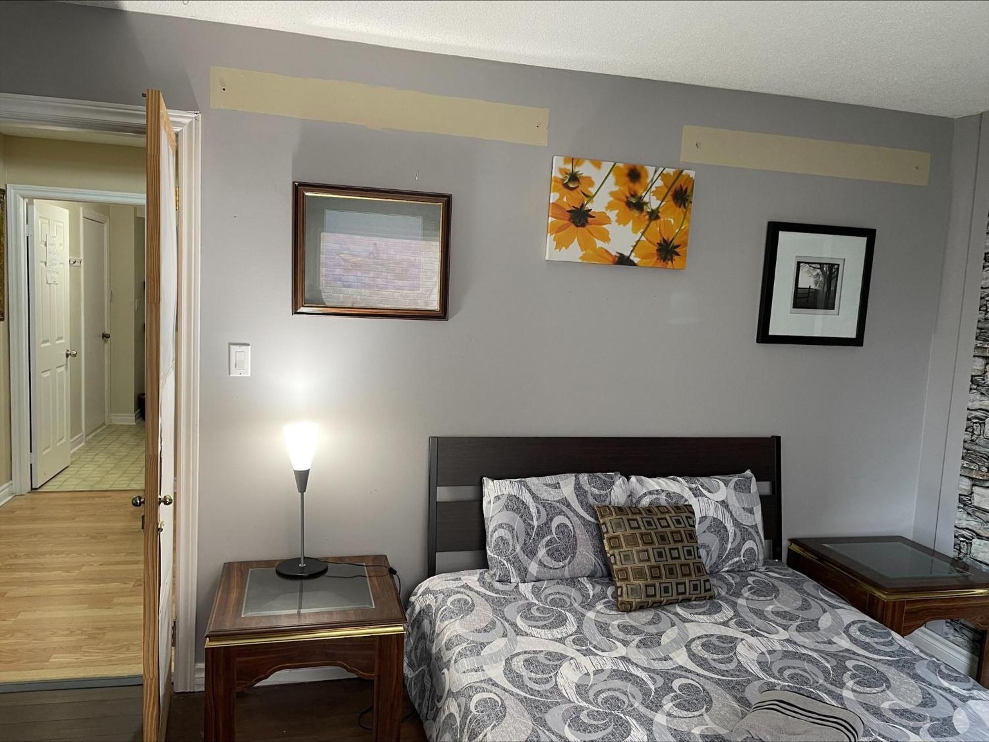 Bhf Near College & Hosp Self-Service Check-In So Fast Net Free Parking In Barrie Exterior photo