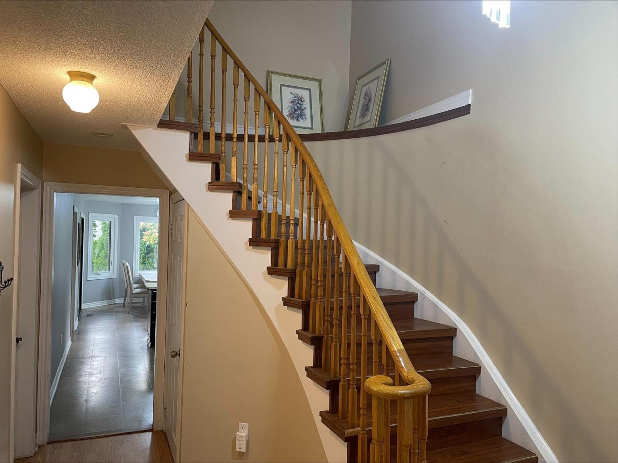 Bhf Near College & Hosp Self-Service Check-In So Fast Net Free Parking In Barrie Exterior photo